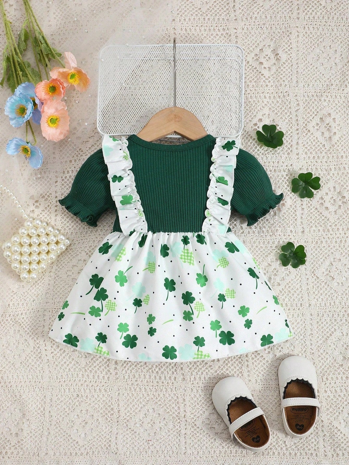 Charming St. Patrick's Day Outfit: Green Ruffle Dress for Girls