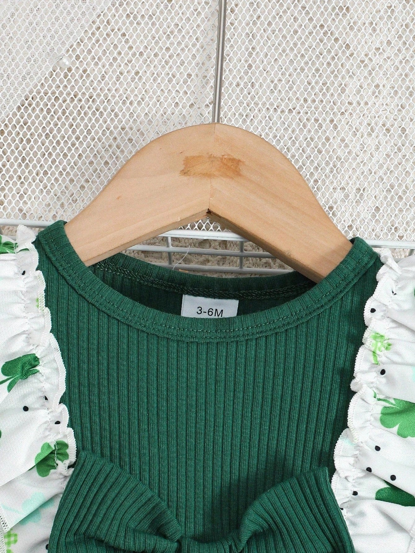 Charming St. Patrick's Day Outfit: Green Ruffle Dress for Girls