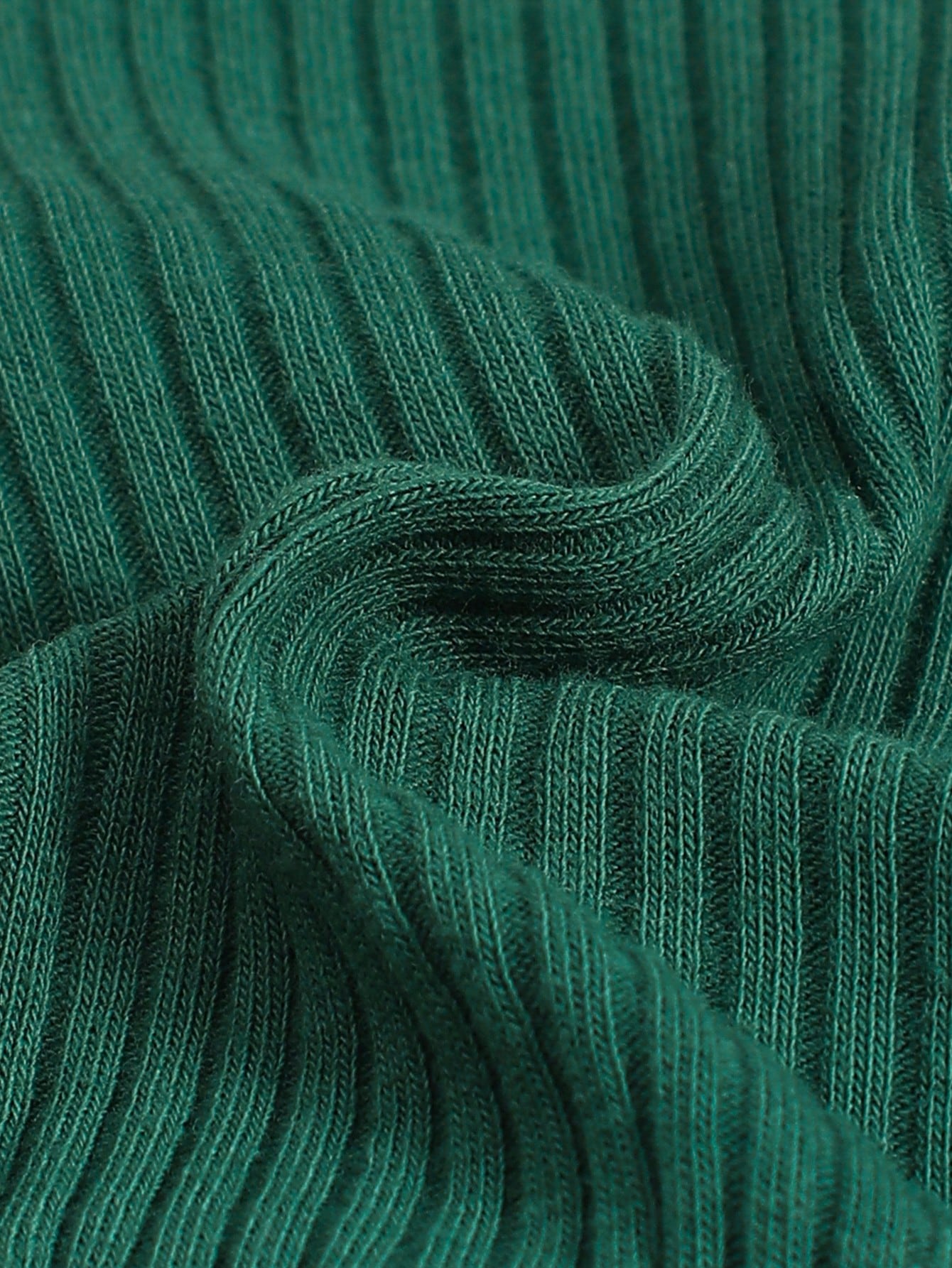 Charming St. Patrick's Day Outfit: Green Ruffle Dress for Girls