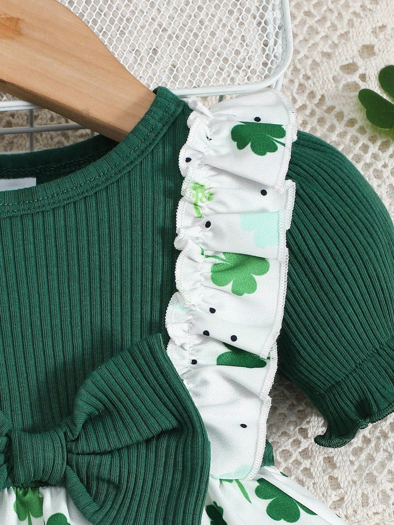 Charming St. Patrick's Day Outfit: Green Ruffle Dress for Girls