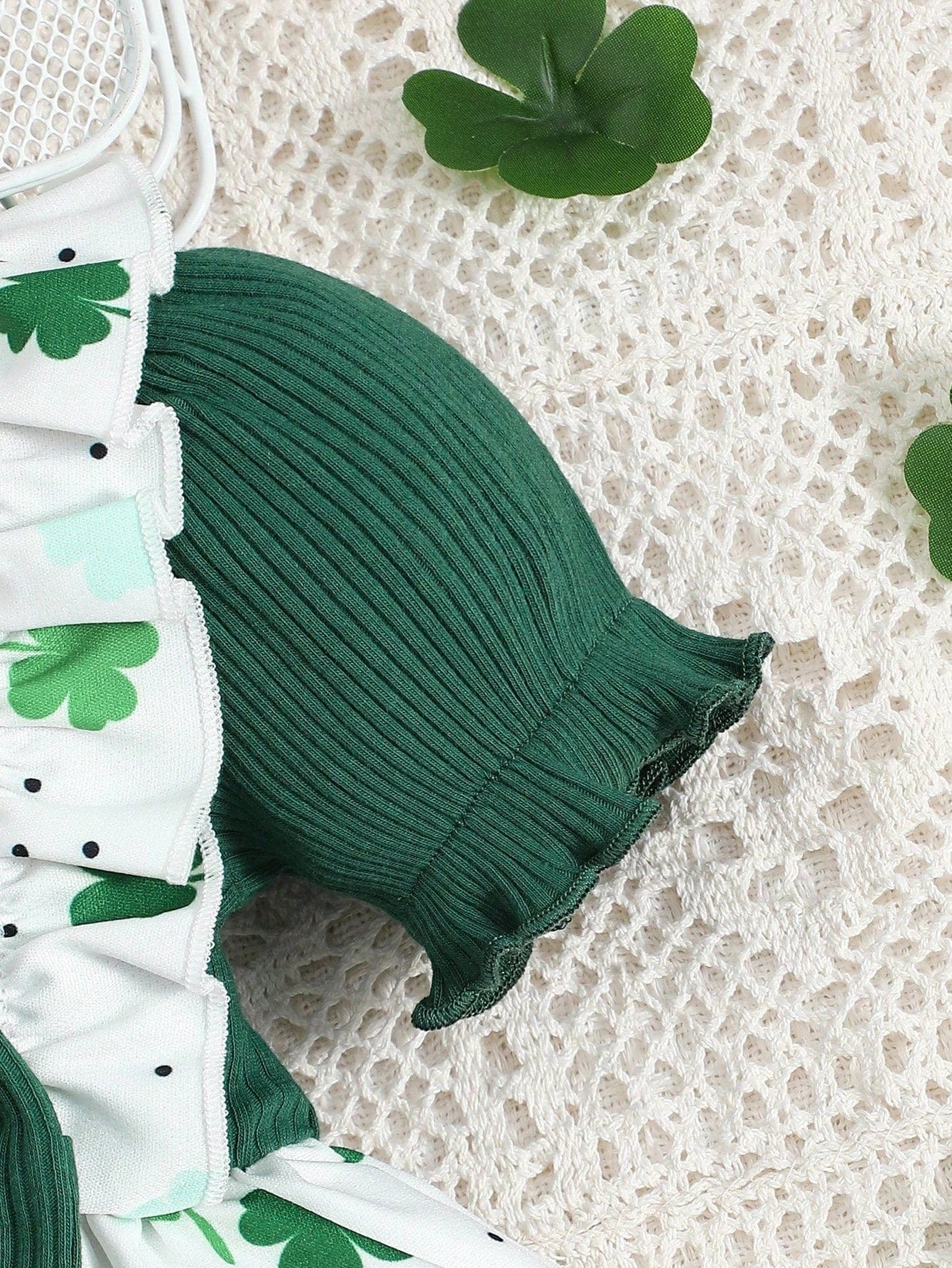 Charming St. Patrick's Day Outfit: Green Ruffle Dress for Girls