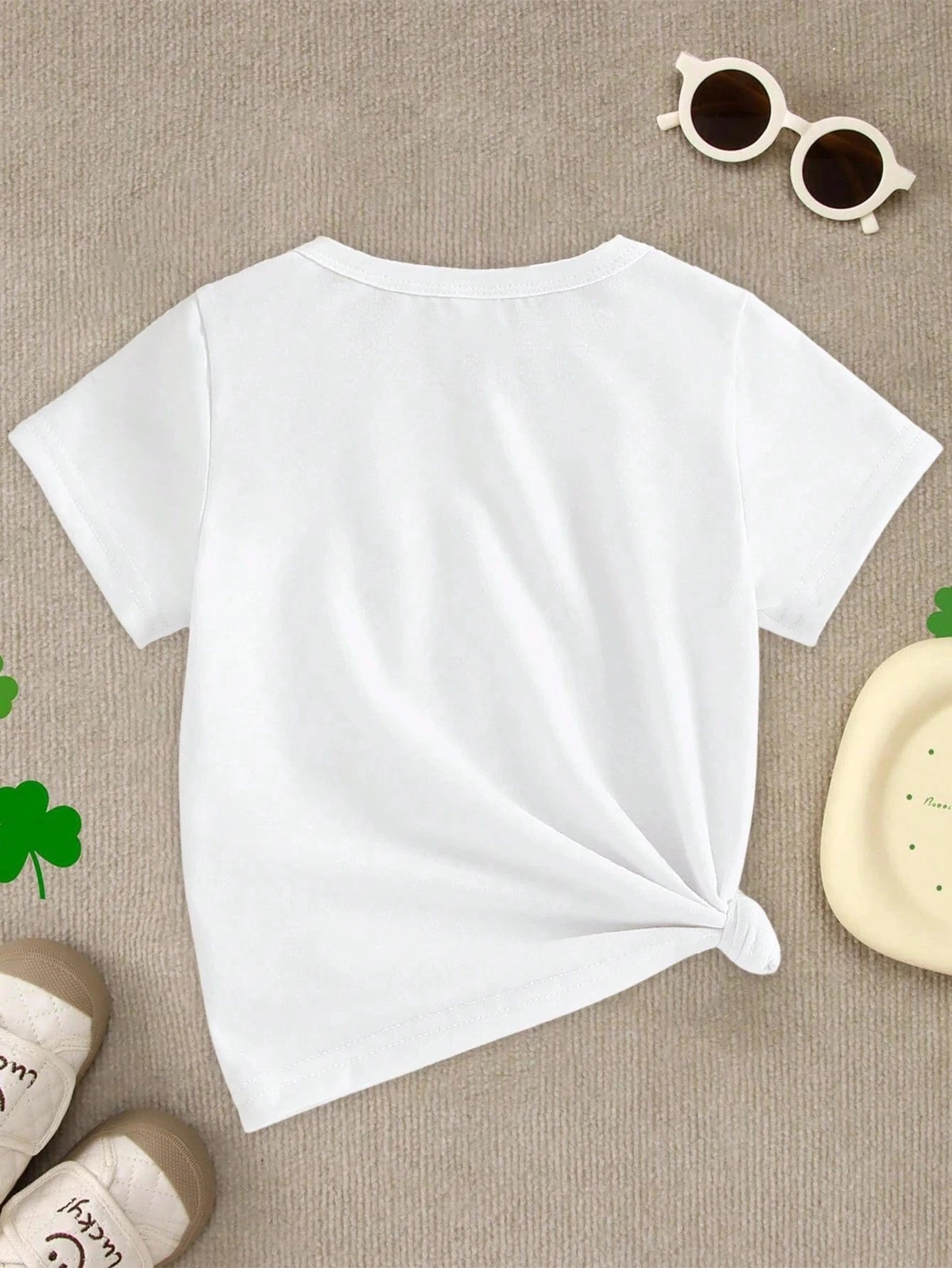 Charming St. Patrick's Day Outfit: Glittery Clover Tee for Girls