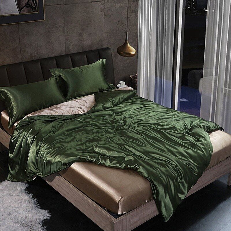 Luxurious 4-Piece Silk Bedding Set
