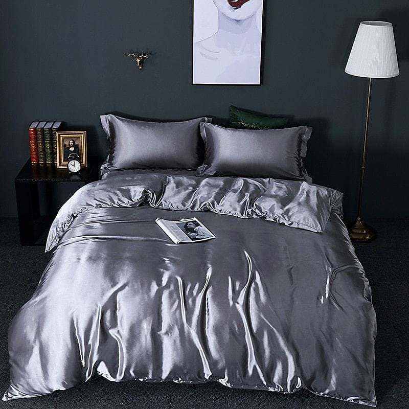 Luxurious 4-Piece Silk Bedding Set